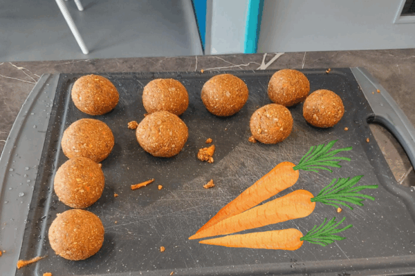 Carrot cake energy balls
